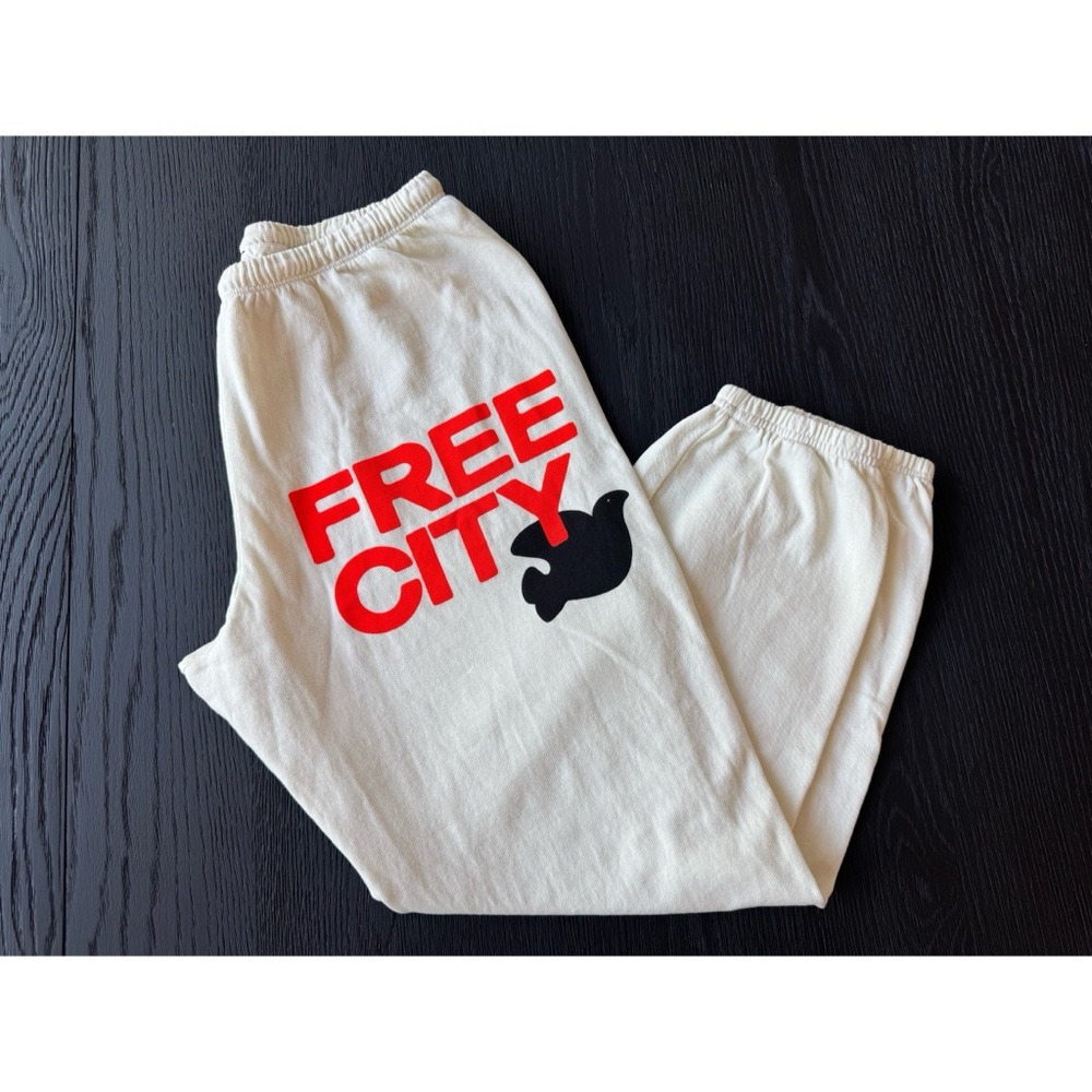 FREECITY | Classic Sweatpants in Creamy White